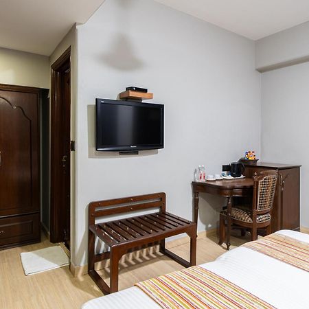 Hotel Sunstar Grand Delhi  Exteriör bild