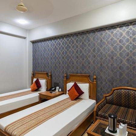 Hotel Sunstar Grand Delhi  Exteriör bild
