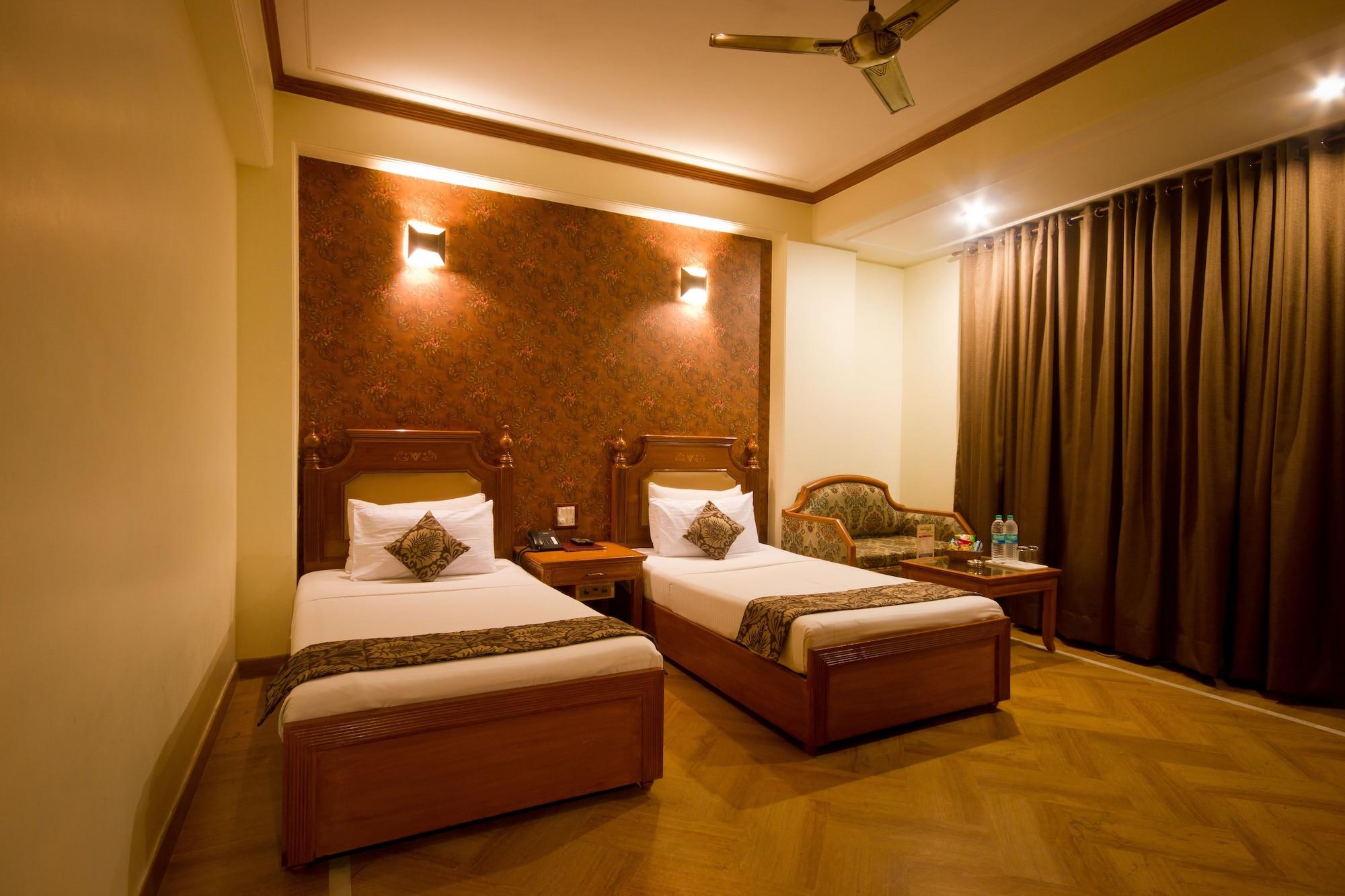 Hotel Sunstar Grand Delhi  Exteriör bild