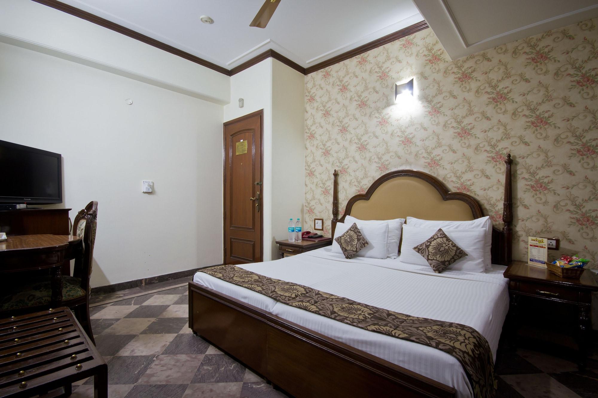 Hotel Sunstar Grand Delhi  Exteriör bild