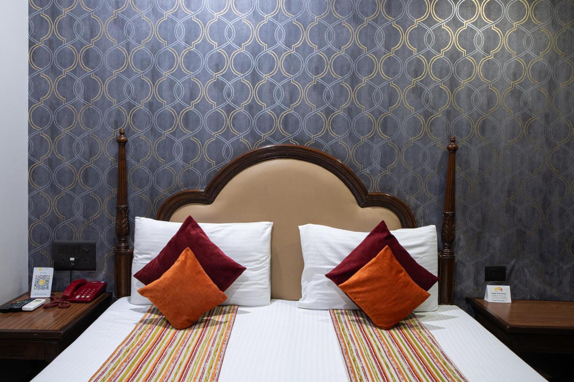 Hotel Sunstar Grand Delhi  Exteriör bild