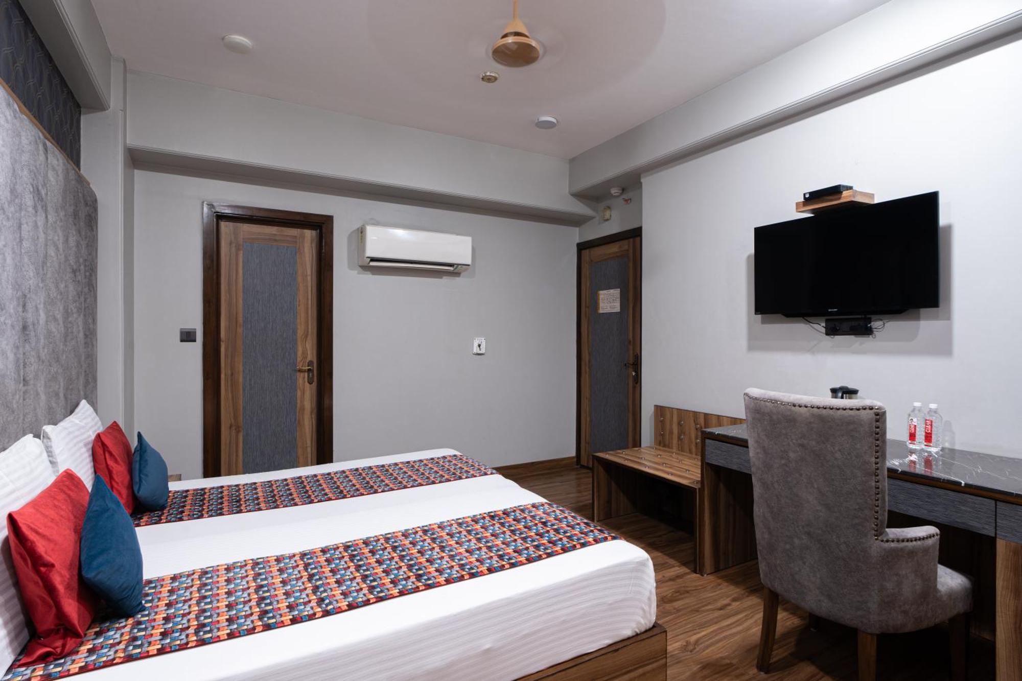 Hotel Sunstar Grand Delhi  Exteriör bild