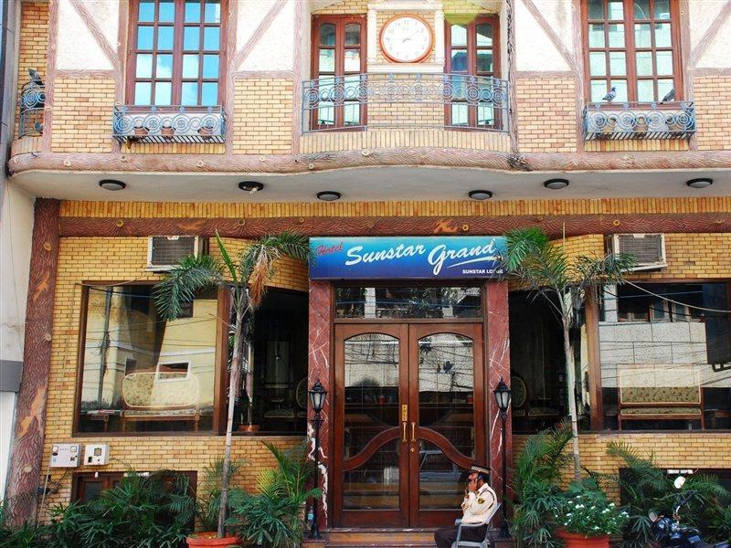 Hotel Sunstar Grand Delhi  Exteriör bild