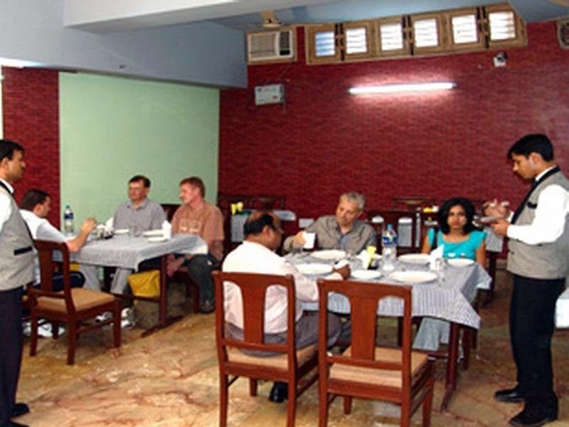 Hotel Sunstar Grand Delhi  Exteriör bild