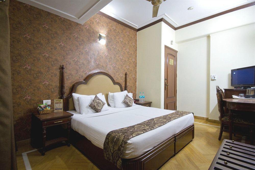 Hotel Sunstar Grand Delhi  Exteriör bild